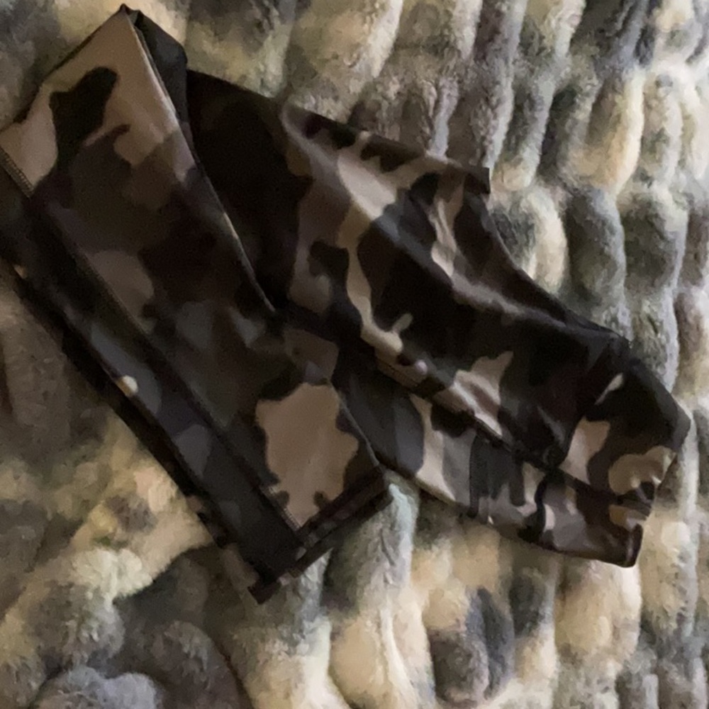 Girls cammo leggings.